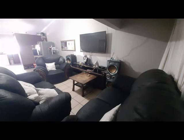 2 BEDROOM HOUSE FOR SALE IN BLACKHEATH INDUSTRIAL